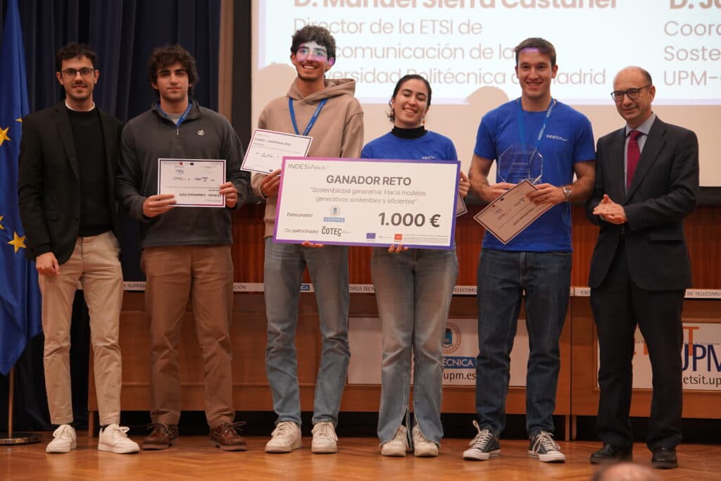 Equipo ganador del reto de UPM + Cotec
